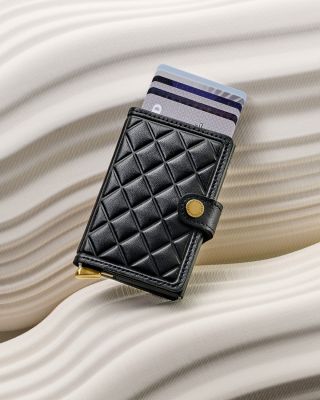 📍 Doba se změnila... 😎 Už nenosíme kapsy plné drobných a velké peněženky jako dřív. Dnes chceme mít karty po ruce, nic...